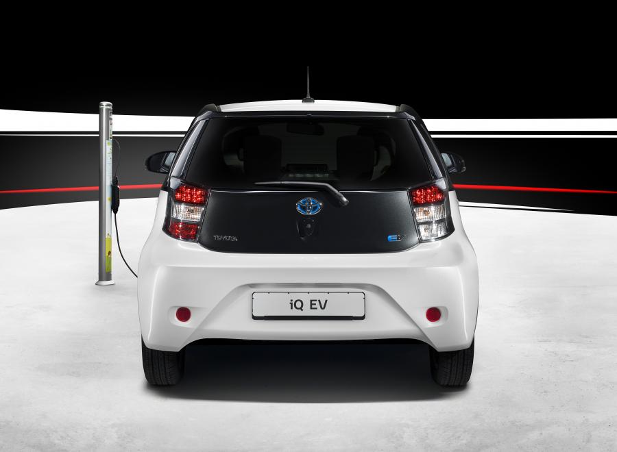  Toyota iQ EV 2012 года  (фото 6 из 7)